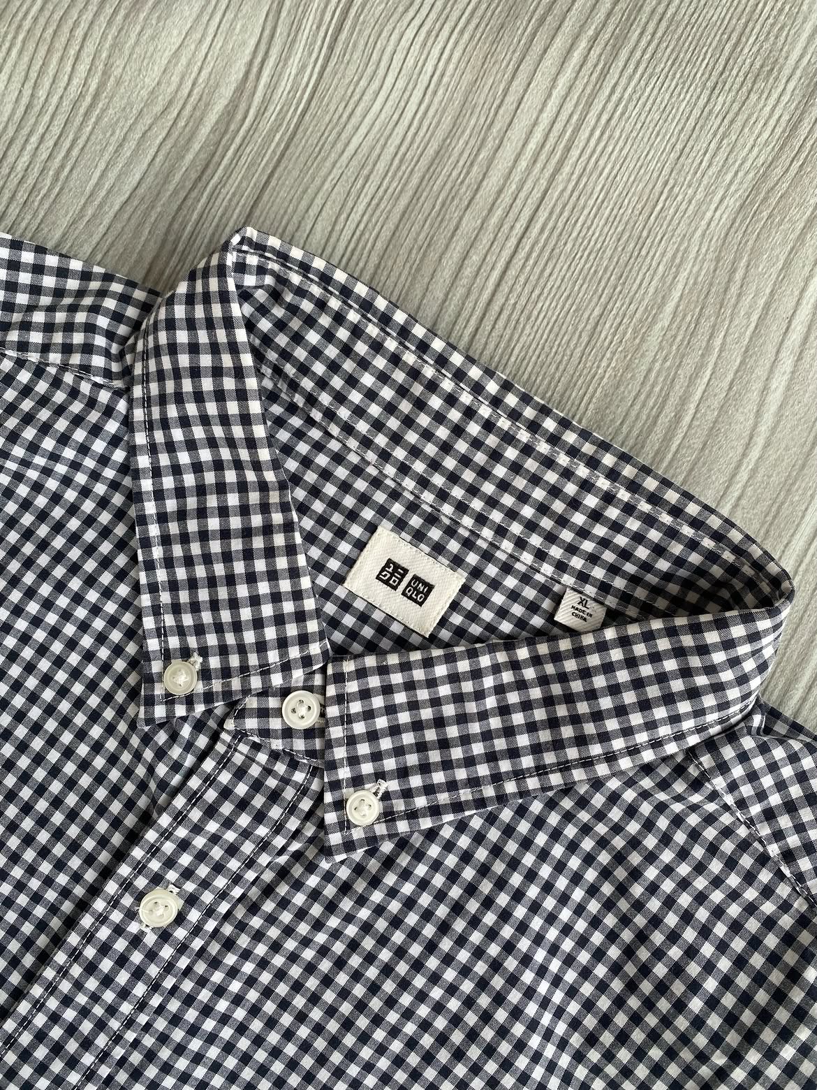 Kemeja buttondown Uniqlo black white